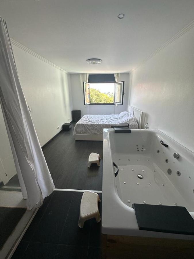 Apartamento Com 3 Quartos E Jacuzzi Em Um Dos Quartos * Lisbon